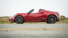 Alfa Romeo 4C Spider Rosso (2016) - wersja amerykańska - lewy bok