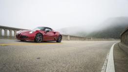 Alfa Romeo 4C Spider Rosso (2016) - wersja amerykańska - lewy bok