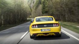 Ford Mustang VI Coupe EcoBoost (2015) - wersja europejska - widok z tyłu