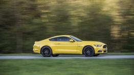 Ford Mustang VI Coupe GT (2015) - wersja europejska - prawy bok