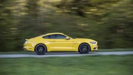 Ford Mustang VI Coupe GT (2015) - wersja europejska - prawy bok