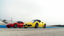 Alfa Romeo 4C Spider Rosso (2016) - wersja amerykańska - lewy bok