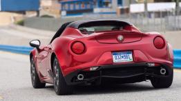 Alfa Romeo 4C Spider Rosso (2016) - wersja amerykańska - widok z tyłu