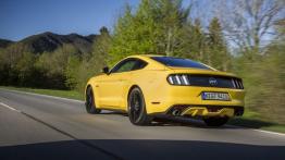 Ford Mustang VI Coupe GT (2015) - wersja europejska - widok z tyłu