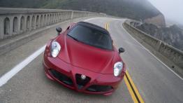 Alfa Romeo 4C Spider Rosso (2016) - wersja amerykańska - widok z przodu