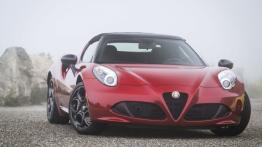 Alfa Romeo 4C Spider Rosso (2016) - wersja amerykańska - widok z przodu