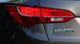 Hyundai Santa Fe III - wersja europejska - lewy tylny reflektor - włączony