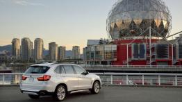 BMW X5 III (2014) xDrive50i - wersja amerykańska - widok z tyłu