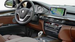 BMW X5 III (2014) xDrive50i - wersja amerykańska - kokpit