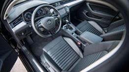 Volkswagen Passat 2.0 TDI BiTurbo - jak w zegarku