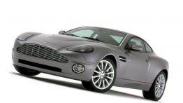 Aston Martin V12 Vanquish S - widok z przodu