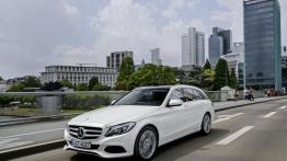 Mercedes klasy C 300 BlueTEC HYBRID (2014) kombi - widok z przodu