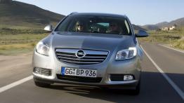 Opel Insignia Kombi - widok z przodu