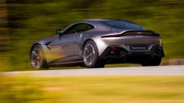 Aston Martin Jamesa Bonda trafi na drogi