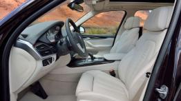 BMW X5 III (2014) xDrive50i - widok ogólny wnętrza z przodu