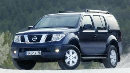 Nissan Pathfinder - widok z przodu