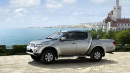 Mitsubishi L200 Facelifting - lewy bok