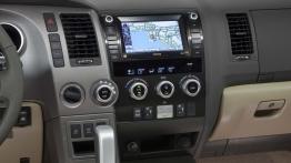 Toyota Sequoia - kokpit