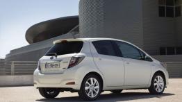 Toyota Yaris III Hybrid - prawy bok