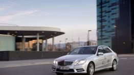 Mercedes E 300 BlueTEC HYBRID - widok z przodu