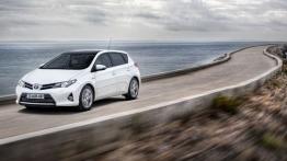 Toyota Auris II Hatchback 5d Hybrid - widok z przodu