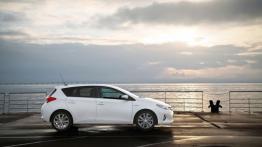 Toyota Auris II Hatchback 5d Hybrid - prawy bok