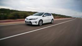 Toyota Auris II Hatchback 5d Hybrid - lewy bok