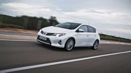 Toyota Auris II Hatchback 5d Hybrid - lewy bok