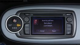 Toyota Yaris III Hybrid - radio/cd/panel lcd