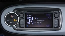 Toyota Yaris III Hybrid - radio/cd/panel lcd