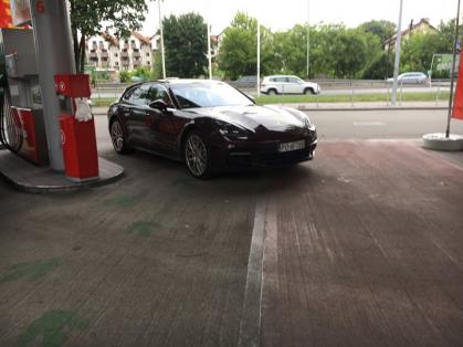 #porsche #panamera #sportturismo #circlek #tankowanie