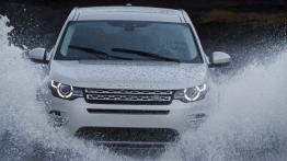 Land Rover Discovery Sport na Islandii - widok z przodu