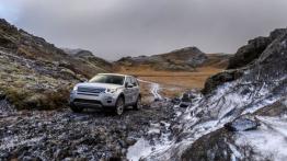 Land Rover Discovery Sport na Islandii - widok z przodu