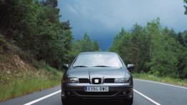 Seat Toledo II - przód - reflektory wyłączone