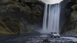 Land Rover Discovery Sport na Islandii - widok z przodu