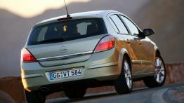 Opel Astra III - widok z tyłu