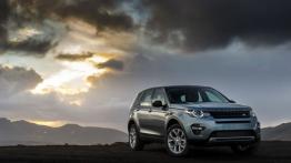 Land Rover Discovery Sport na Islandii - widok z przodu