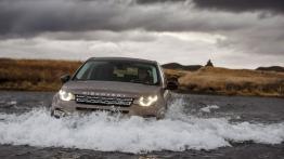 Land Rover Discovery Sport na Islandii - widok z przodu