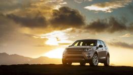 Land Rover Discovery Sport na Islandii - widok z przodu