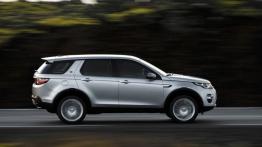 Land Rover Discovery Sport na Islandii - prawy bok