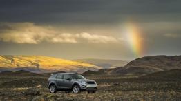 Land Rover Discovery Sport na Islandii - prawy bok