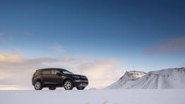 Land Rover Discovery Sport na Islandii - prawy bok