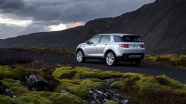 Land Rover Discovery Sport na Islandii - widok z tyłu