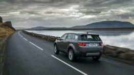 Land Rover Discovery Sport na Islandii - widok z tyłu