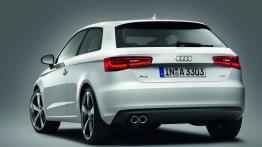 Audi A3 III - tył - reflektory włączone