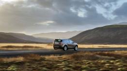 Land Rover Discovery Sport na Islandii - widok z tyłu