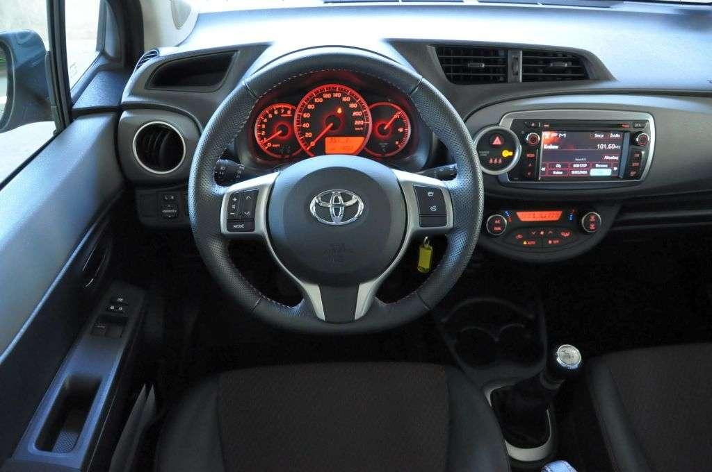 Toyota Yaris Wnętrze Samochodu