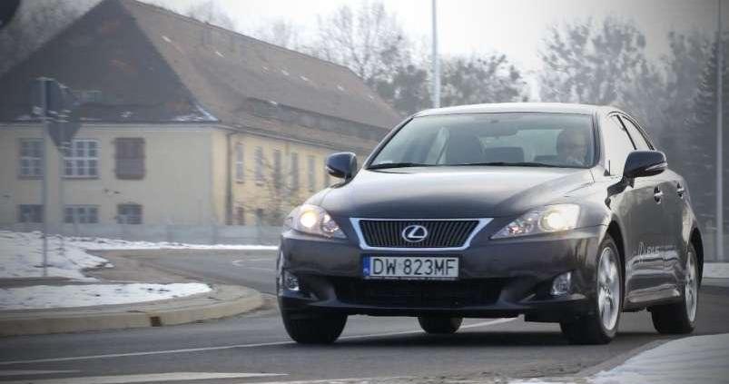 Lexus nie lexusowy • AutoCentrum.pl
