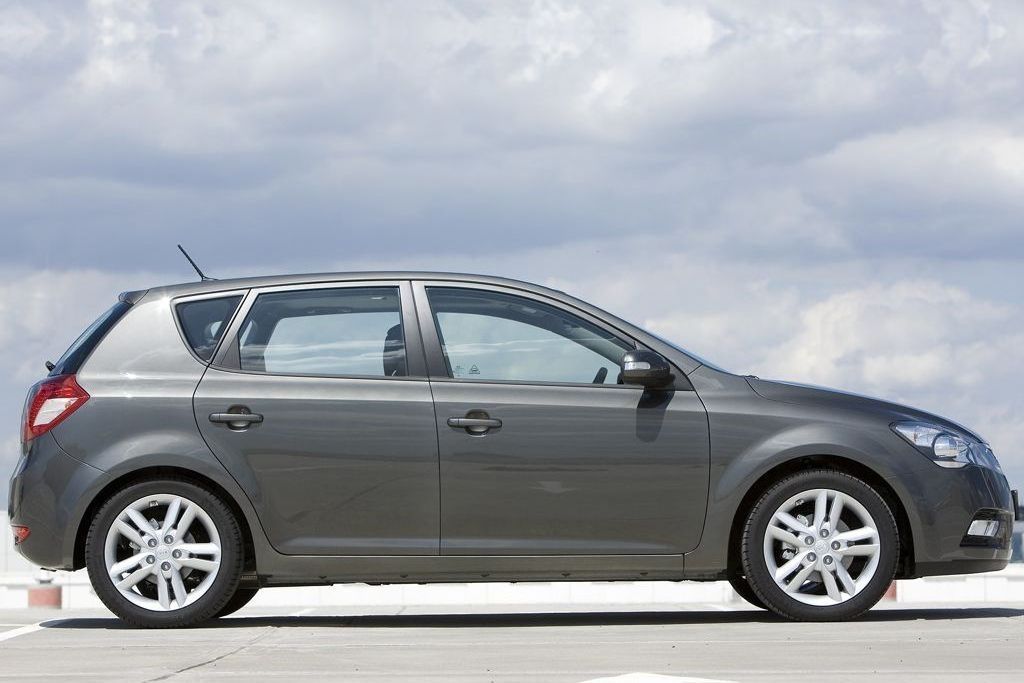 Kia ceed 2010 хэтчбек