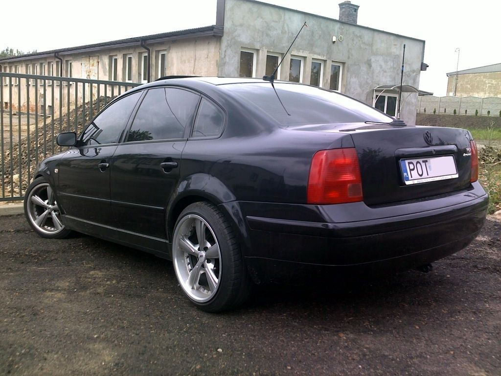 Б 5 12. VW Passat b5 черный r17. Passat b5 диски r17. Passat b5 седан. Пассат б5 колеса r17.